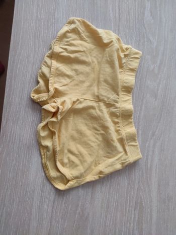 Un petit short en coton jaune Kiabi 10 ans