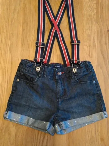 Adorable short à bretelles
