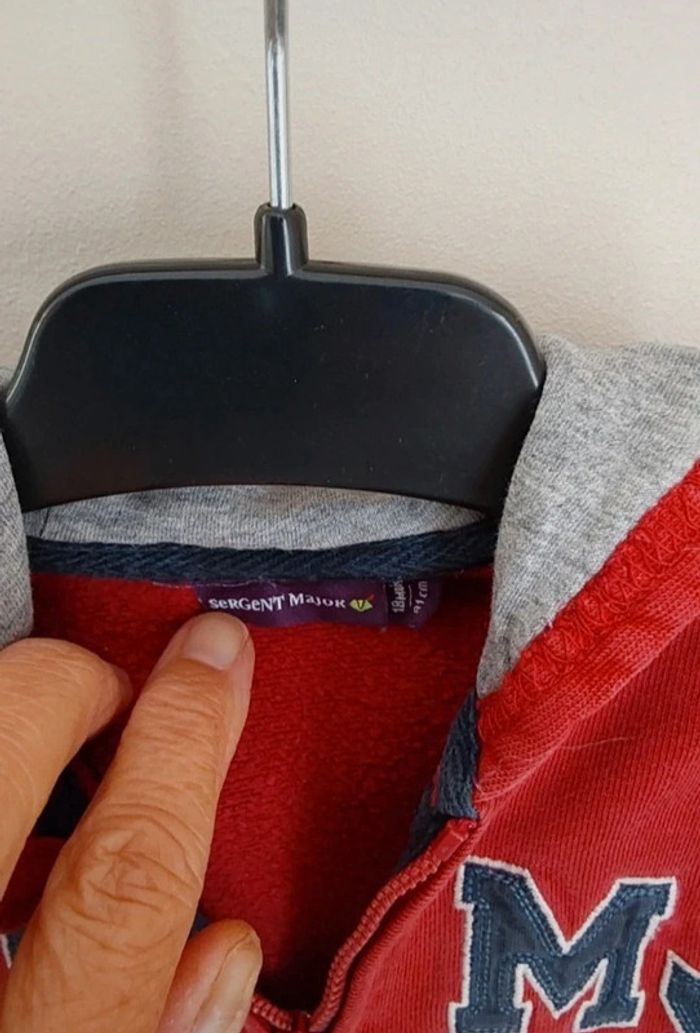 Veste gilet en sweat rouge capuche et fermeture éclair 12/18 mois 81 cm Sergent Major - photo numéro 3