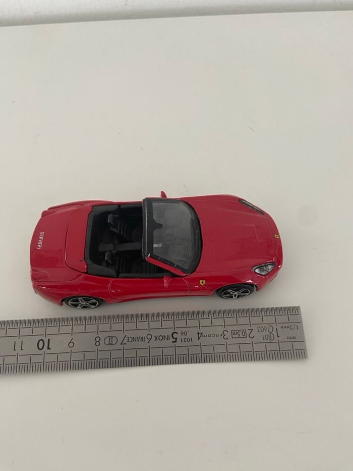 Ferrari California Rouge Décapotable - Miniature Bburago 1/43 (Die-Cast) - photo numéro 8