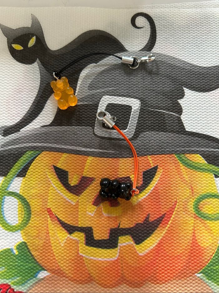 Lot de deux attaches ourson en résine, pour porte  clés ou bijoux de téléphone - photo numéro 5