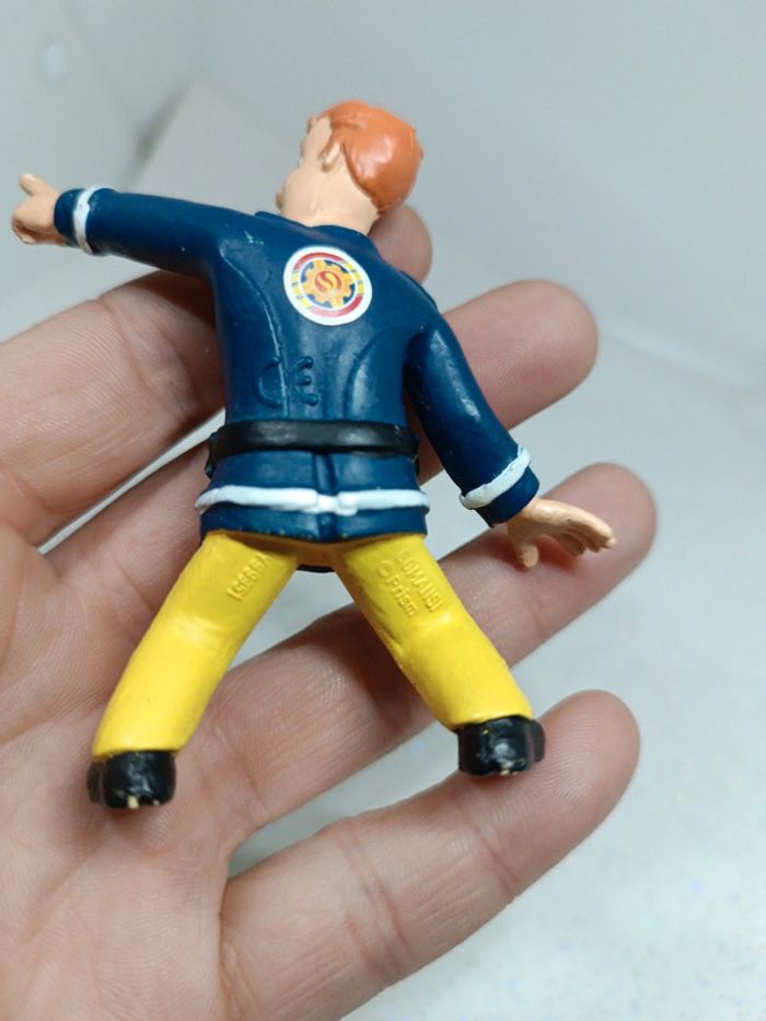 Figurine figura personnage miniature petite small sam pompier fireman montre doigt finger comansi - photo numéro 7