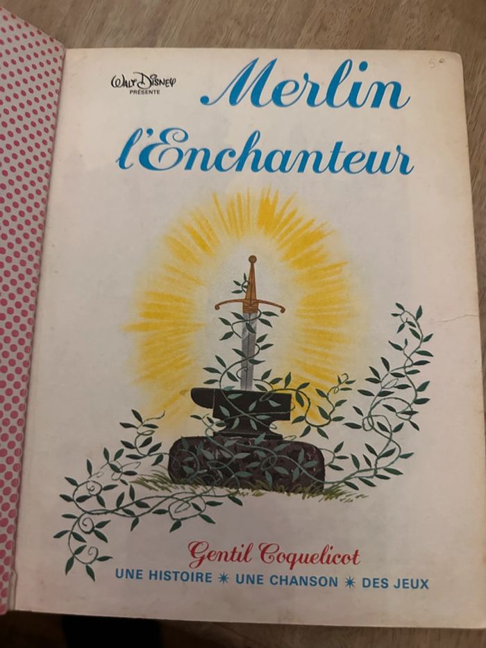 Gentil Coquelicot - Livre ancien Walt Disney Merlin l’enchanteur Hachette album - photo numéro 3