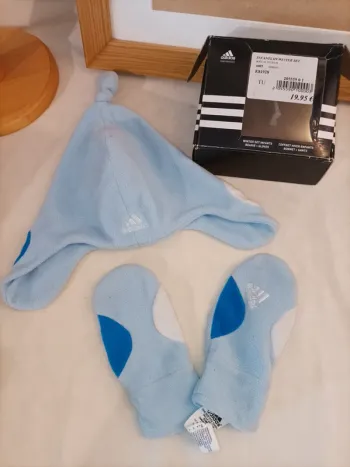 Ensemble bonnet et moufles bleu clair polaire Adidas