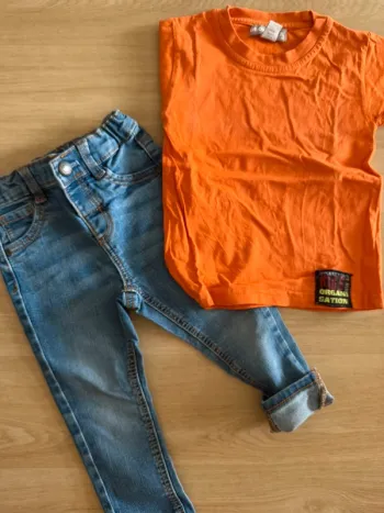 Ensemble T-shirt orange et jean slim - 2 ans