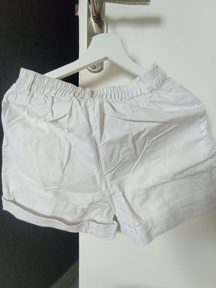 Short blanc - photo numéro 3