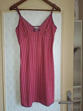 Magnifique nuisette fluide extensible nuit secrète 38/40 multicolore tbe