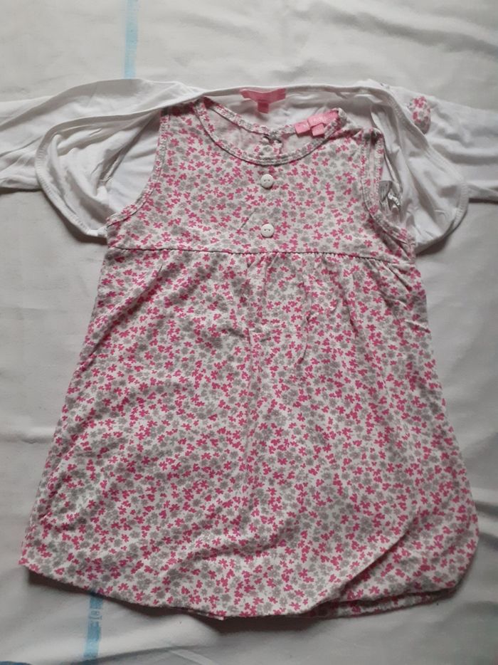 Ensemble robe blanche fleuri gris et rose avec boléro blanc - photo numéro 3