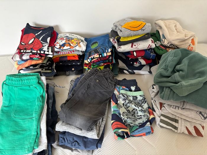 Gros lot de vêtements garçon 5/6 ans