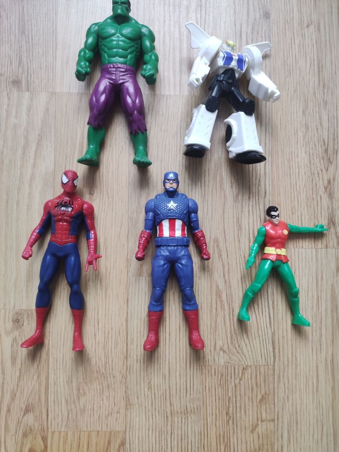 Lot de figurines Marvel et autre - photo numéro 2