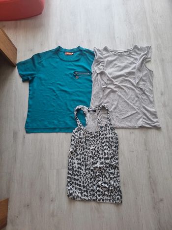 Lot debardeurs et Tee-shirt