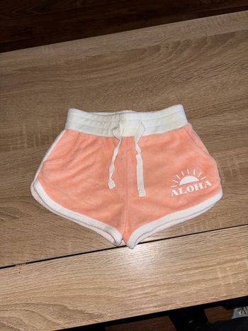 Short fille
