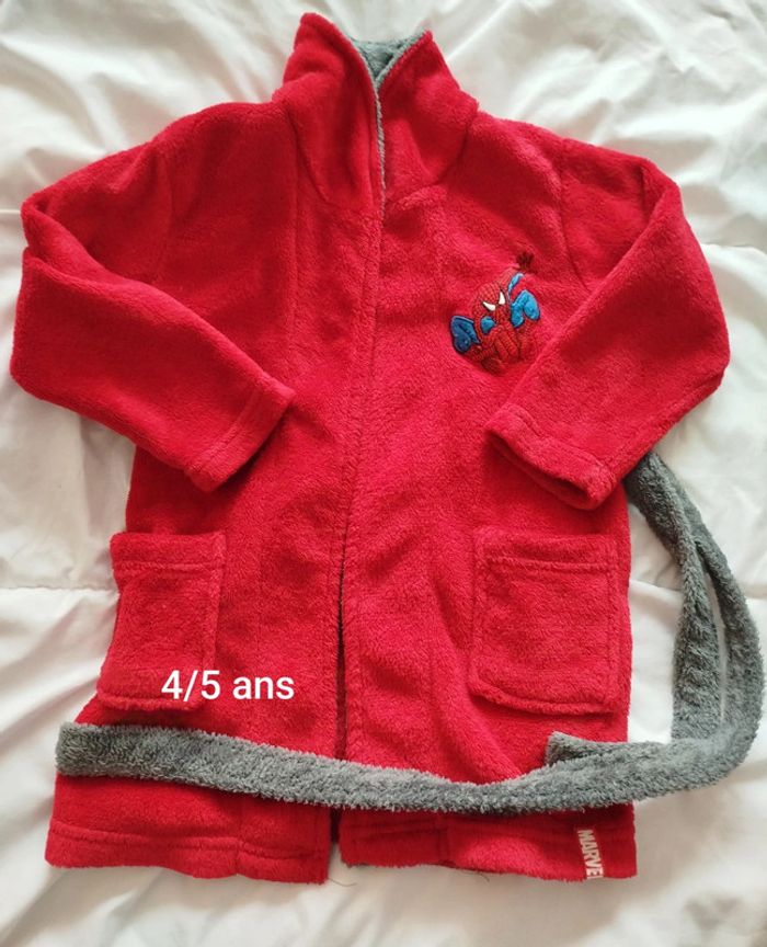 Peignoir marvel 4 5 ans