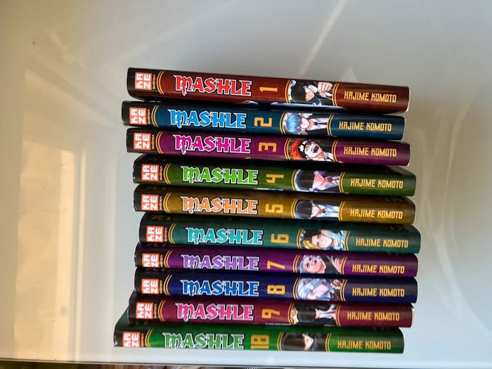 Lot 10 mangas Mashle - photo numéro 3