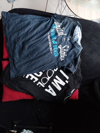 Lot 2 tee-shirts  8 ans