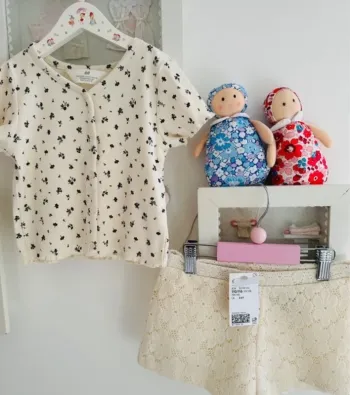 Ensemble short dentelle / top fleurie neuf