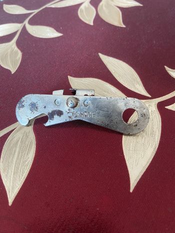 Ouvre-boîte argenté