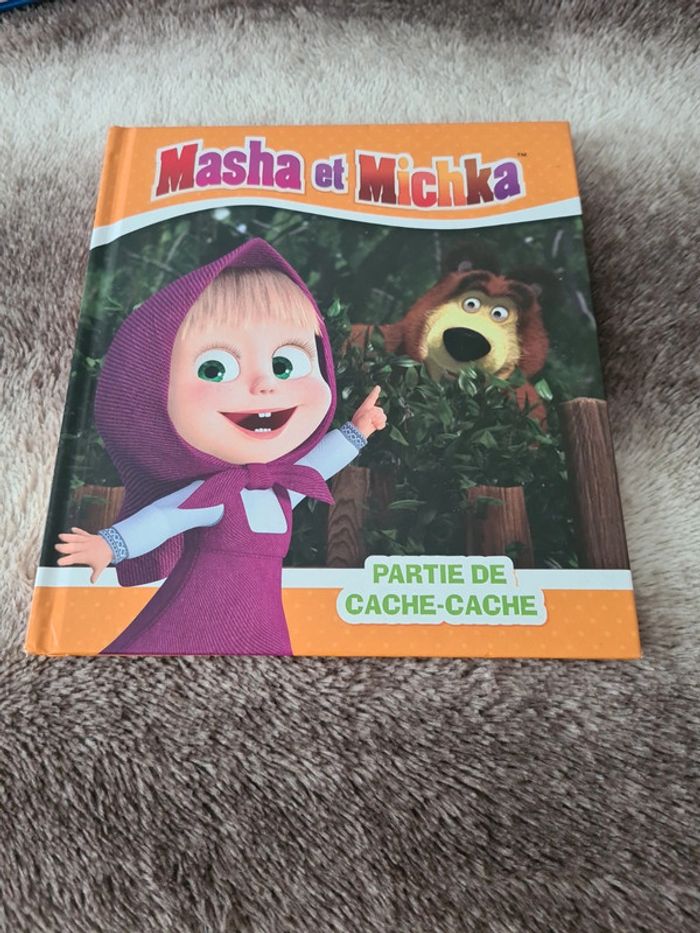 Livre Masha et Michka partie de cache cache