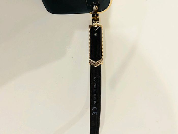 Lunette de soleil mixte verres noirs bras effet bois taille moyenne - photo numéro 8