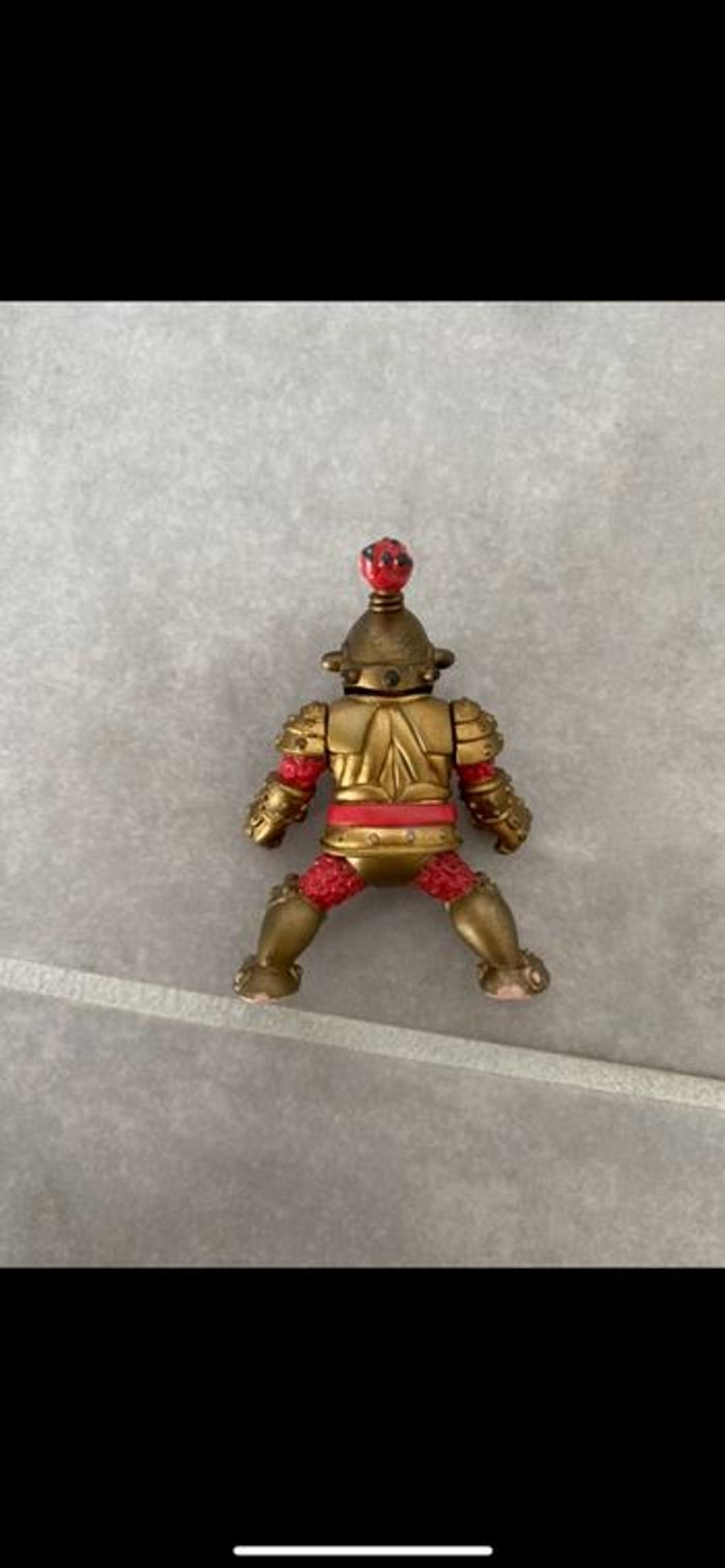 Figurine avec armure - photo numéro 3