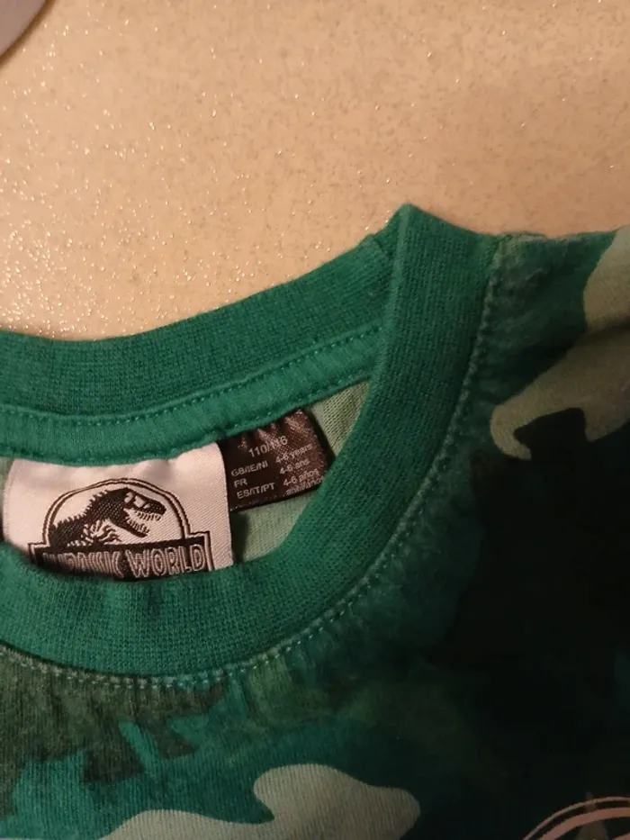 Tee-shirt +casquette Jurassic World - photo numéro 2