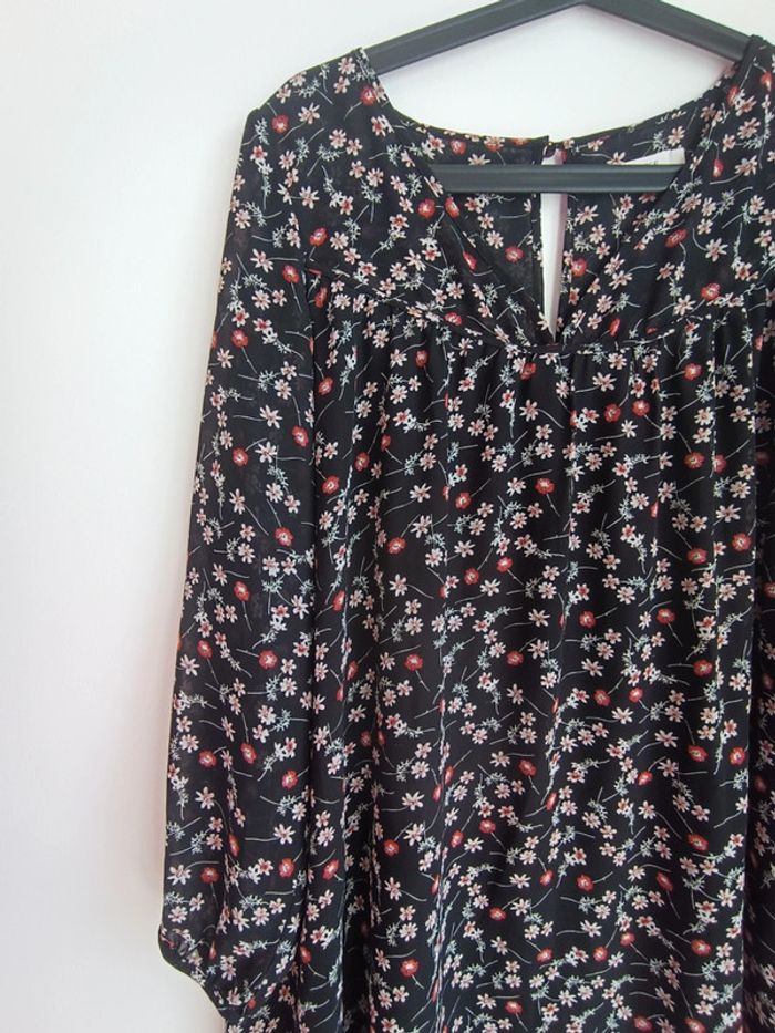 Robe col V noire à motifs fleurs Taille S Garance En très bon état - photo numéro 2