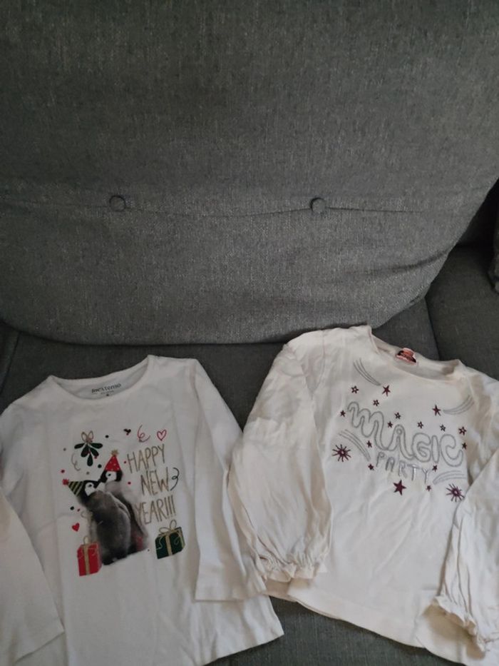 2 tee-shirts manches longues taille 4 ans