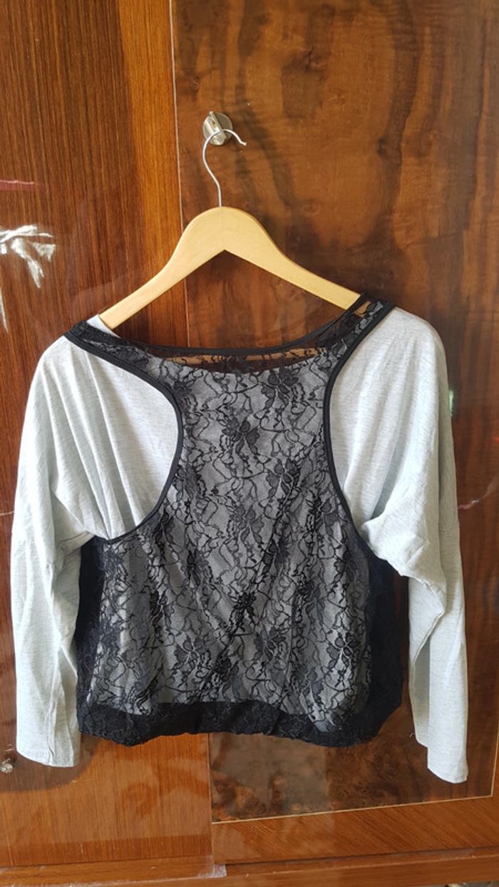 Tee shirt manche longue gris avec dentelle noir - photo numéro 2