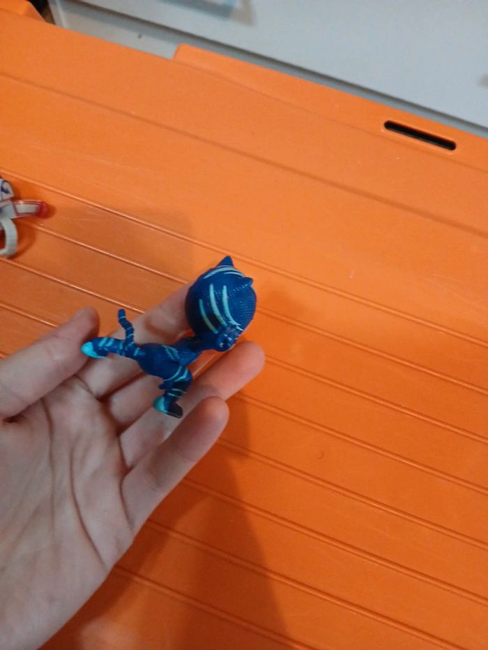 Pyjamask figurine yoyo et un robot - photo numéro 3
