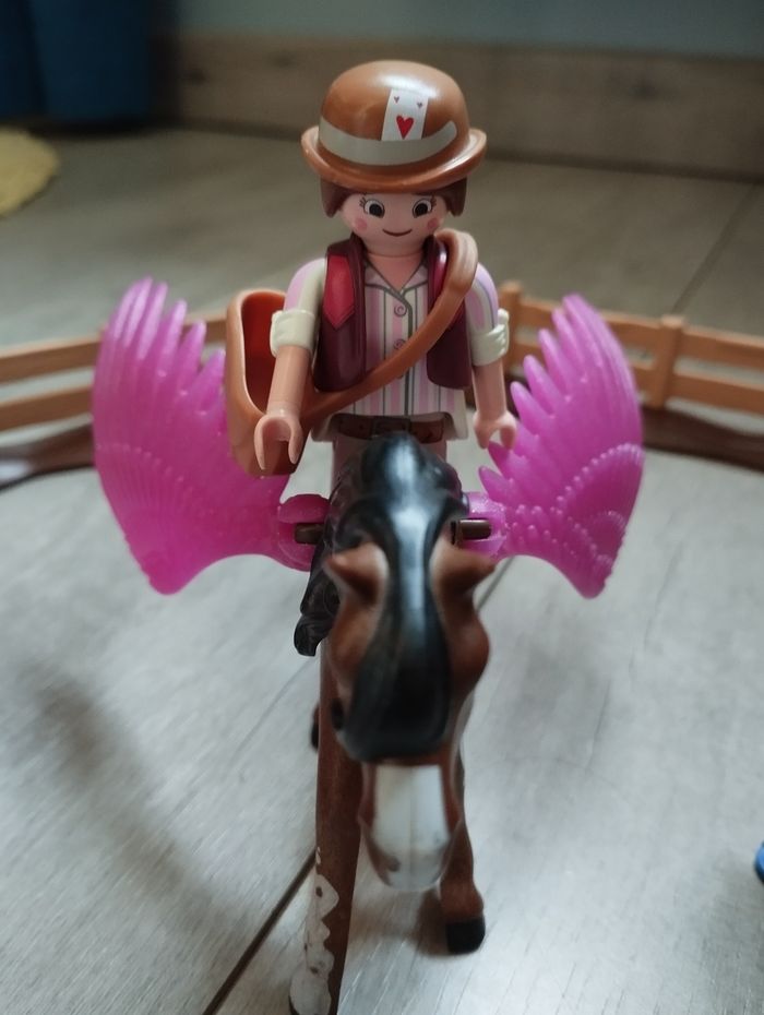 Ranch playmobil avec cheval ailé - photo numéro 2