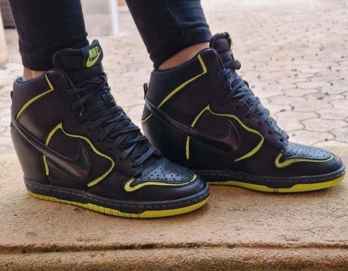 Baskets Nike dunk compensées pointure 36,5 - photo numéro 4