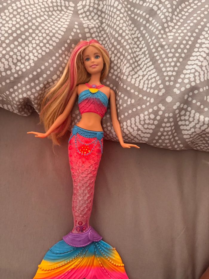 Barbie sirène queue lumineuse - photo numéro 2
