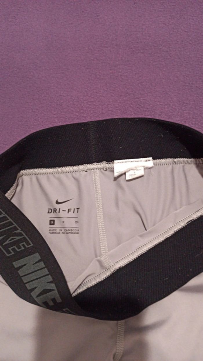 Leggings Nike taille s - photo numéro 2