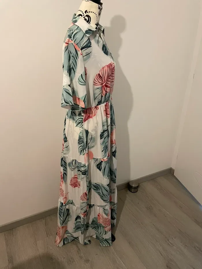 Robe longue collection u taille L blanc motif fleurs et feuille rose et vert - photo numéro 3