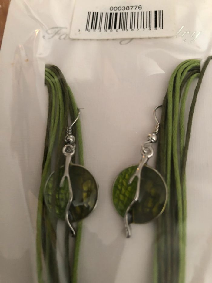 Parure collier et boucles d'oreilles vertes neuves - photo numéro 2