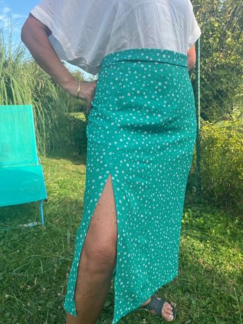 Jupe longue verte fleurie fendue – Marque I Saw It First – Taille 46