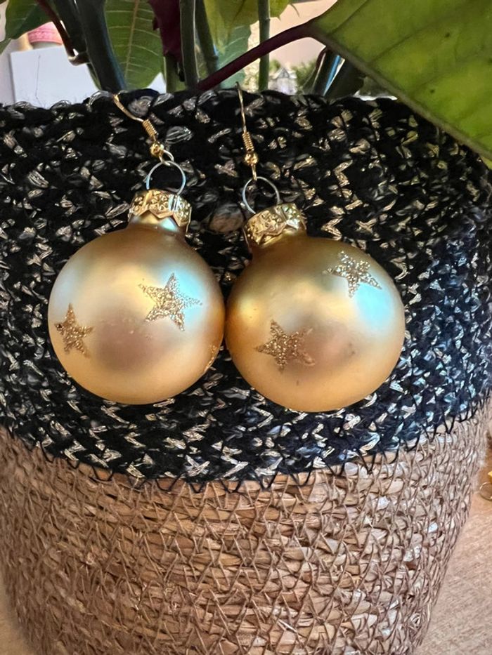 Boucles d’oreilles, boule de Noël, or