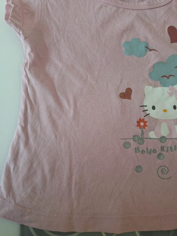 Donne t-shirt Hello Kitty 5 ans pour tout autre achat - photo numéro 2