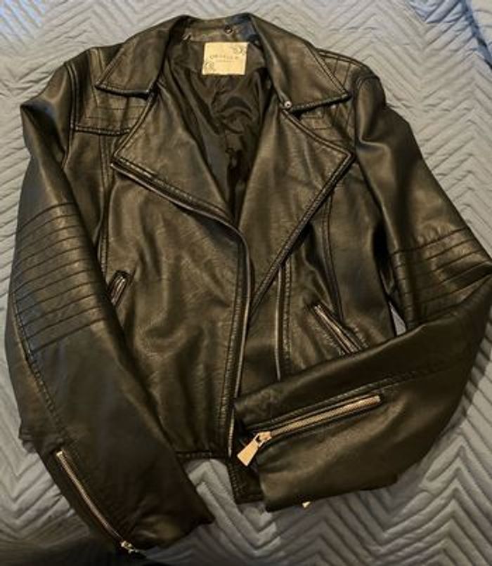 Beau blouson noir col amovible - photo numéro 2