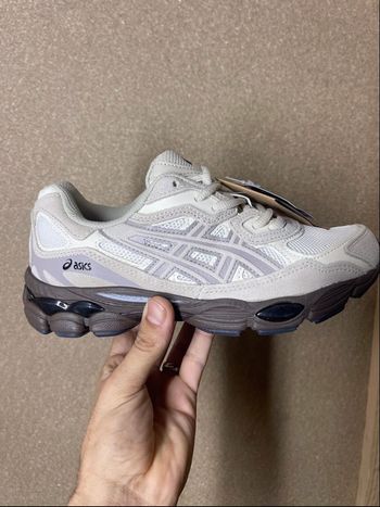 ASICS 🍫 neuf jamais porté taille 38