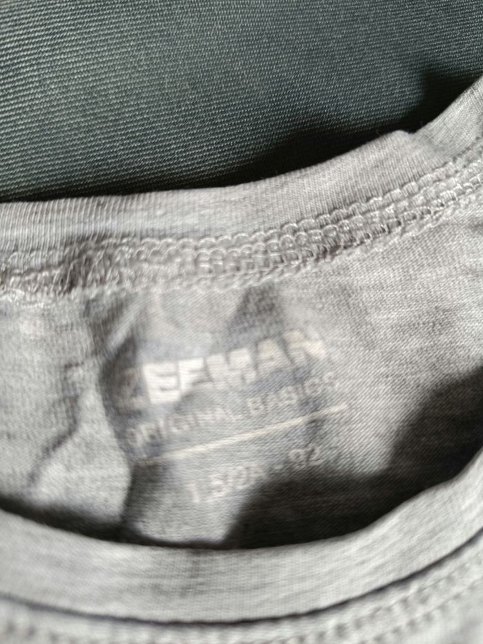 T-shirt gris uni 💕 Taille 18/24 mois - photo numéro 3