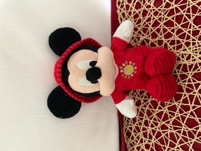 Disney Mickey la souris Peluche pyjama rouge 25 cm - photo numéro 2