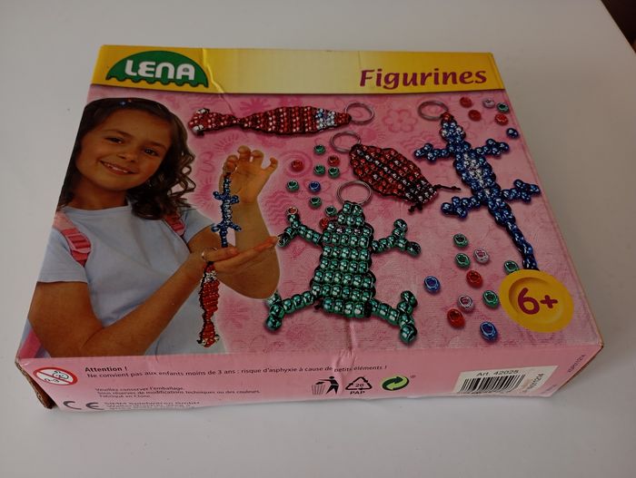 Coffret  ,fabriquer des porte-clés.À partir de 6 ans. Article neuf