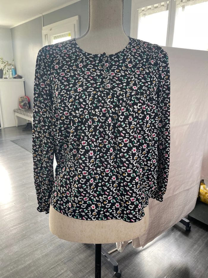 Blouse taille 12 ans noir avec fleur multicolore marque liberto