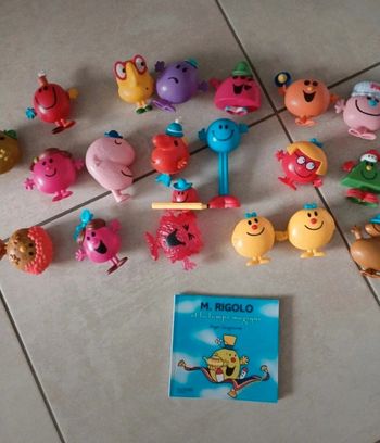 19 figurines + 1 livre de Monsieur Madame