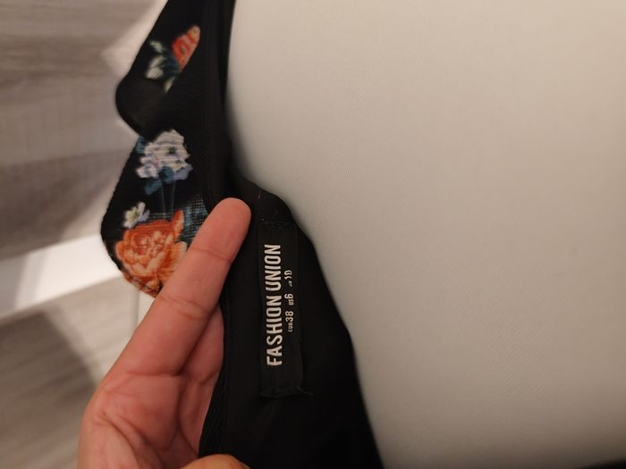 Robe femme noire fleurie – Taille 38 – Très bon état - photo numéro 7