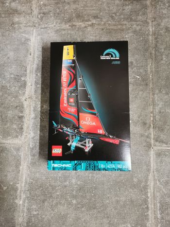 Lego Technic 42174 Yacht Emirates Team New Zealand AC75 [NEUF]