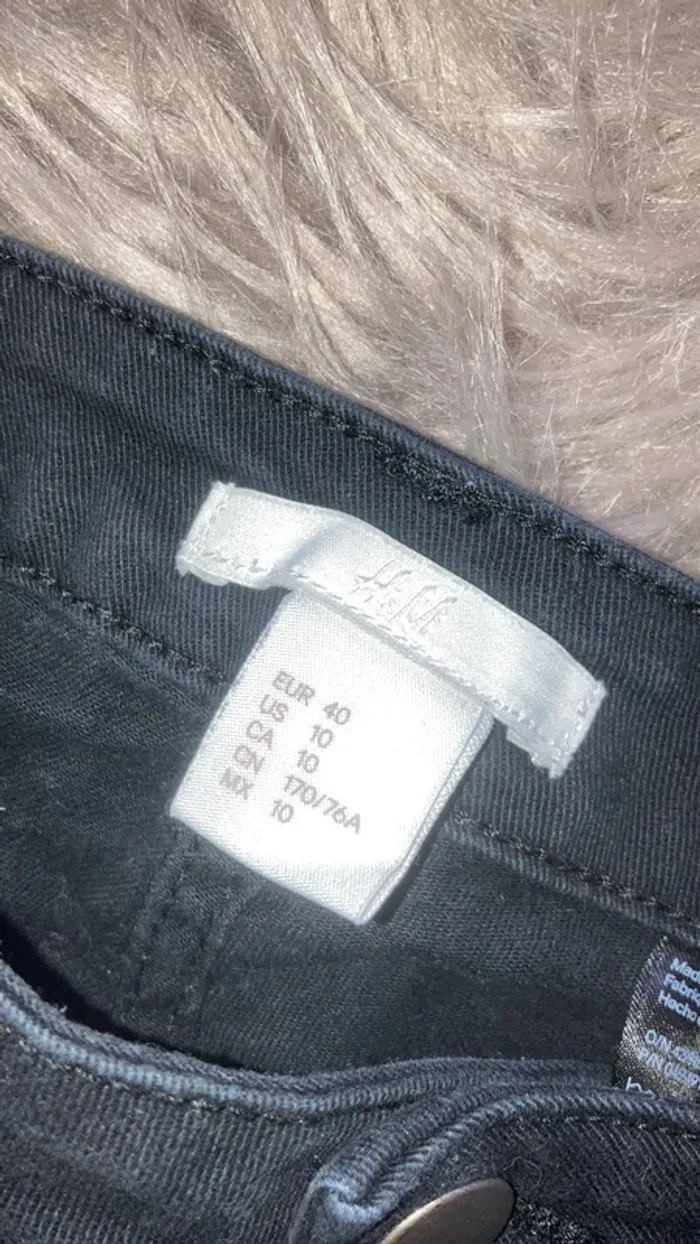 Short noir H&M taille 40 - photo numéro 2