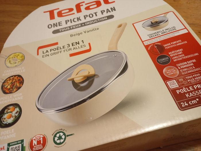 Poêle TEFAL neuf avec son couvercle