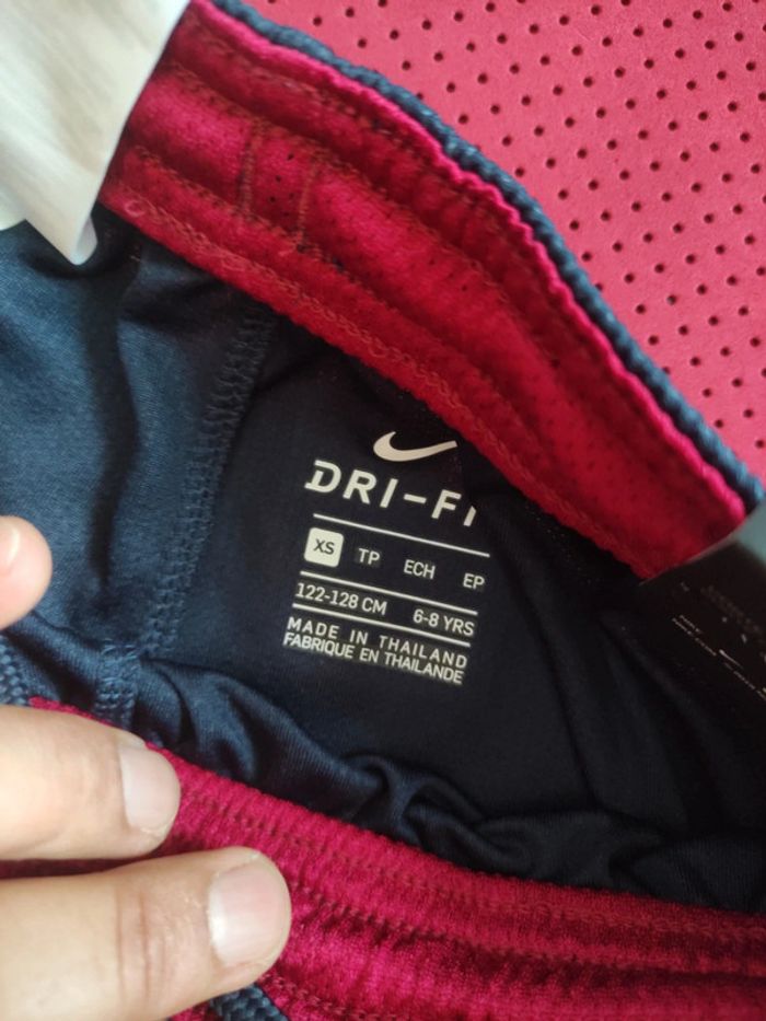 Short de foot FC Barcelone + chaussettes, Nike Authentique Officiel taille enfant 6/8 ans, Neuf - photo numéro 11